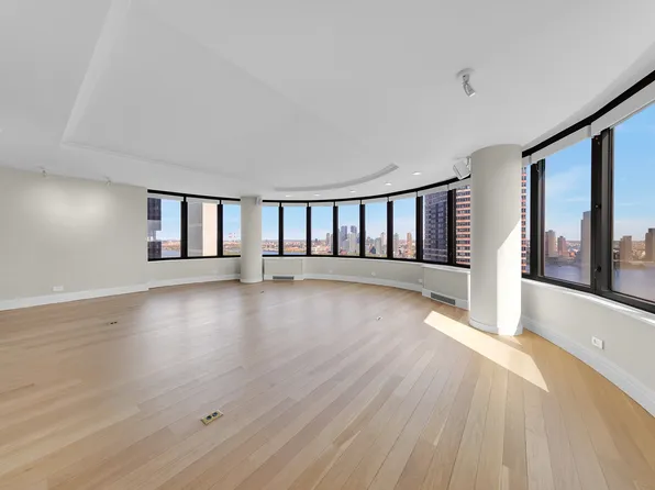 330 East 38th Street image 1 of 28