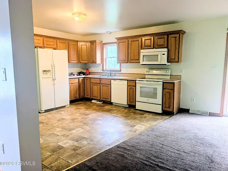 1011 N Old Trl — Photo 5