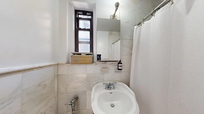 Rented by Bond New York | media 23