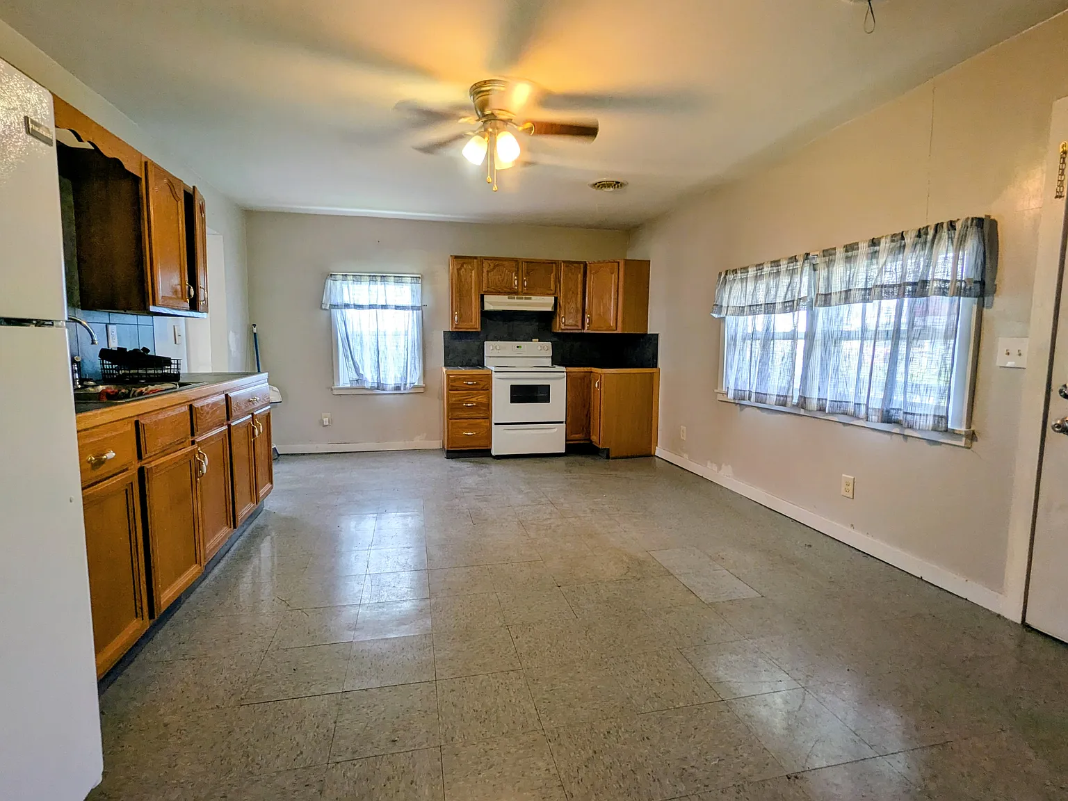 3 bed, 1592 sqft, $925 — Photo 3