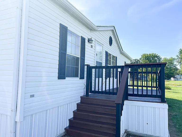 128 Kayla Dr — Photo 2