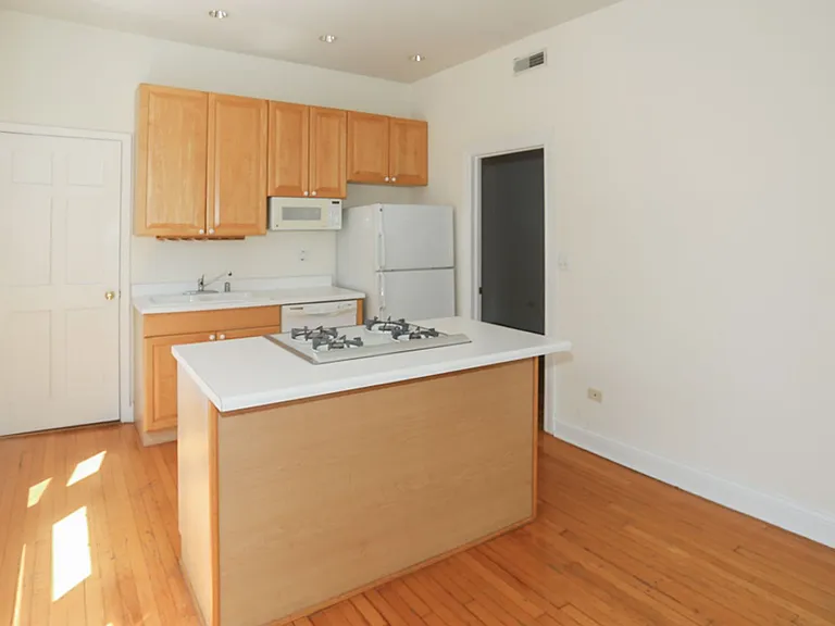 3846 N Southport Ave — Photo 6
