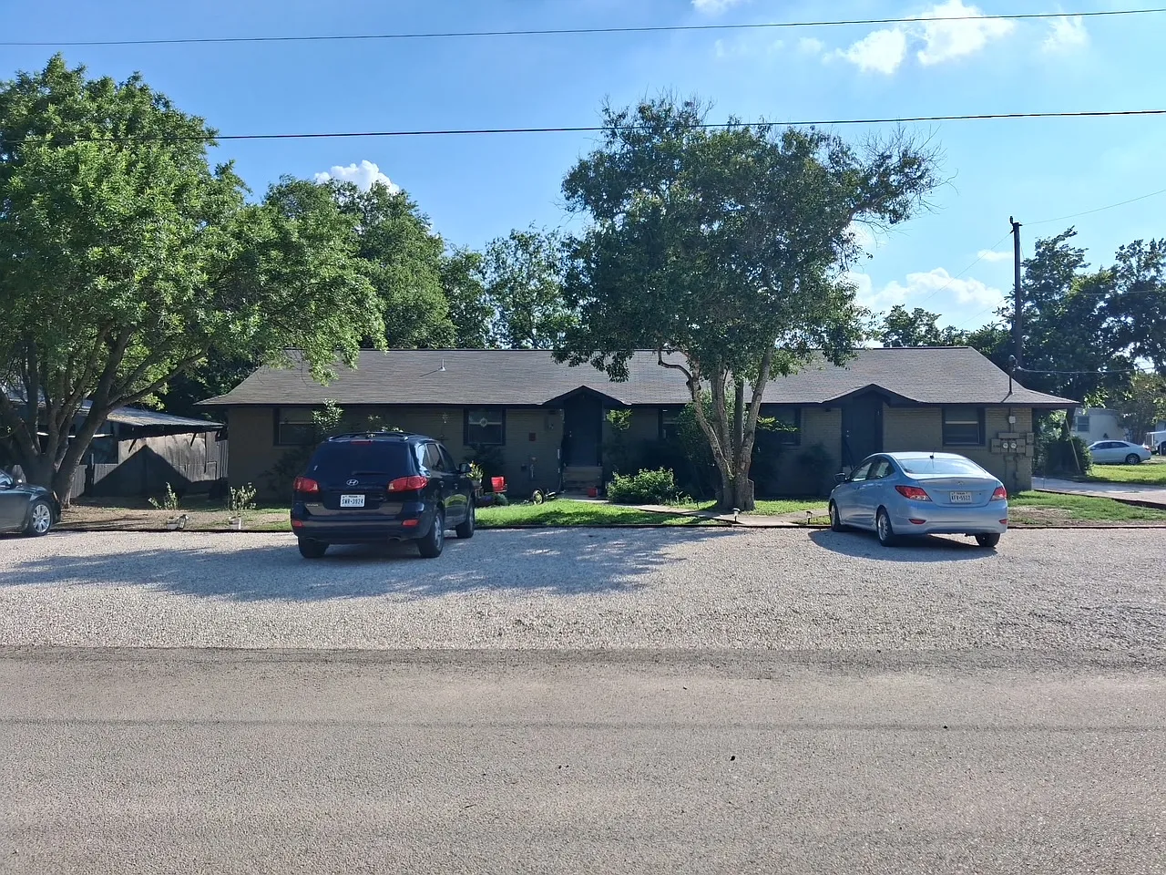 3 bed, 1200 sqft, $1,375 — Photo 1