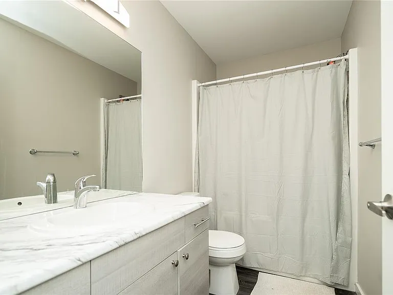 427 Saint Jean Baptiste St — Photo 9