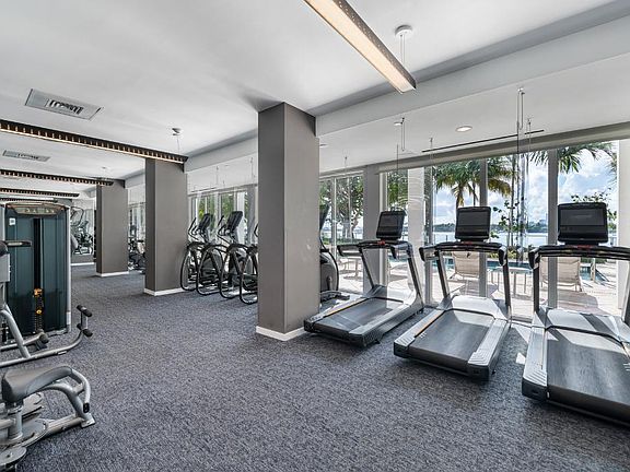 4th image of 900 West Ave #C4efc9f05