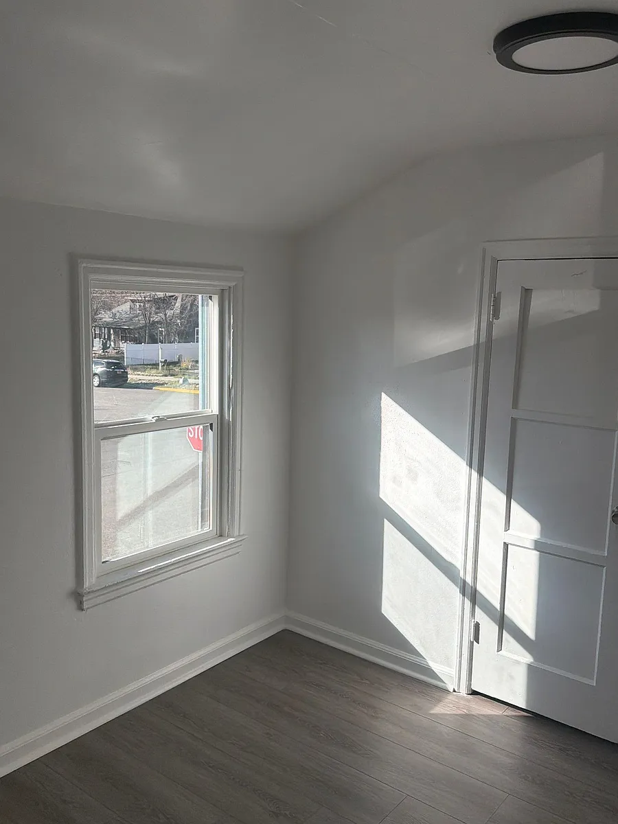 Building Photo - 323 S 31st St #1