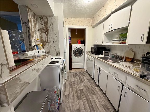 3rd image of 5615 Bissonnet St #214-A