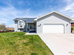 1026 Park Hill Ct, Rapid City, SD 57701