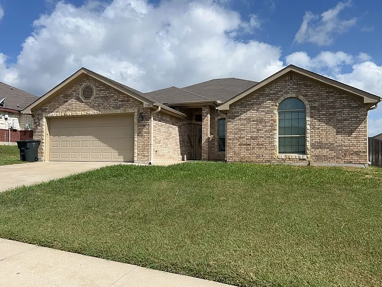 10105 Diana Dr — Photo 1