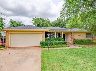 6408 Briarwood Ln, Nichols Hills, OK 73116
