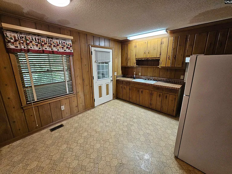 1507 Brennen Rd — Photo 3