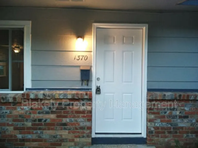 1370 S Vermont Ave #1 — Photo 8