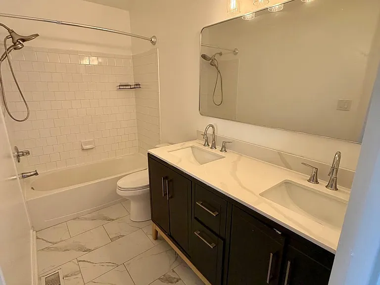 9804 Royal Commerce Pl — Photo 12