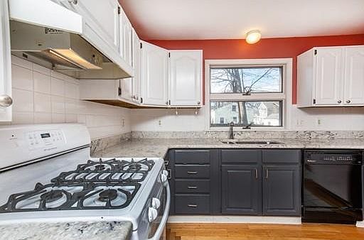 4th image of 10 Willow Ave