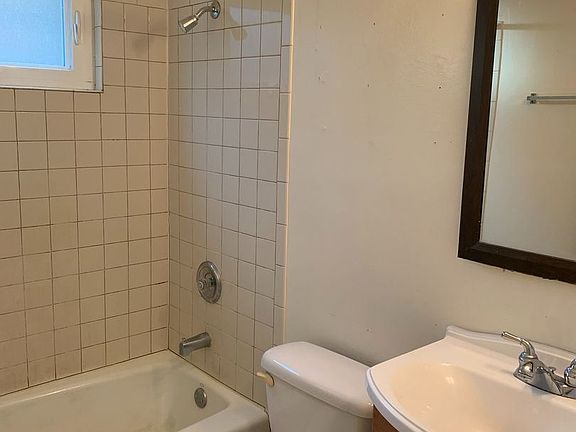 5th image of 5526 Bayview Ave
