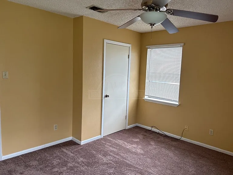 820 Michelle Dr — Photo 20