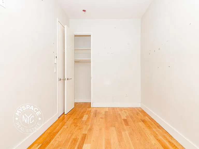410 Gates Ave #4B — Photo 4