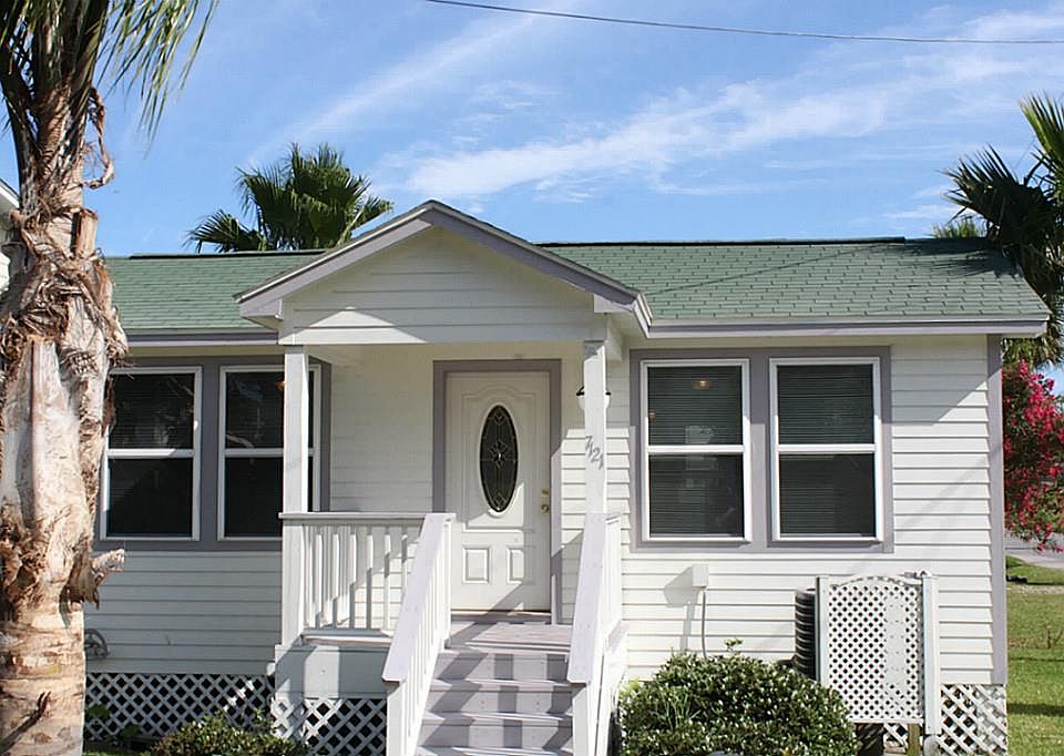 1st image of 7121 Heards Ln