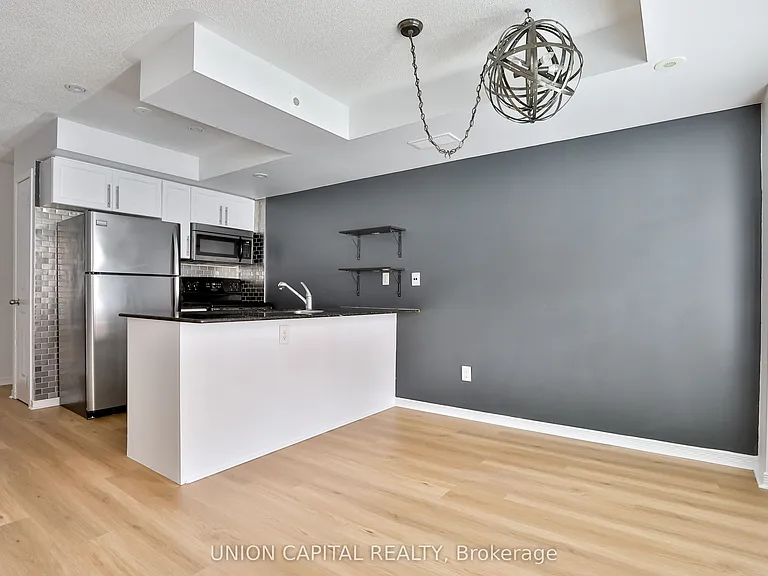 24 Florence Wyle Ln #6 — Photo 4