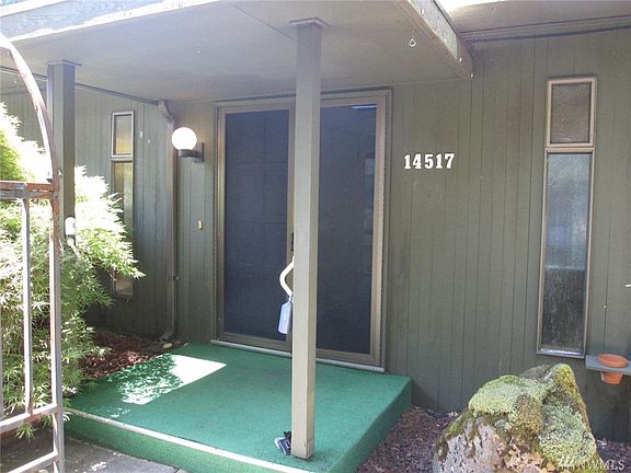 Very nice covered double door entry into home