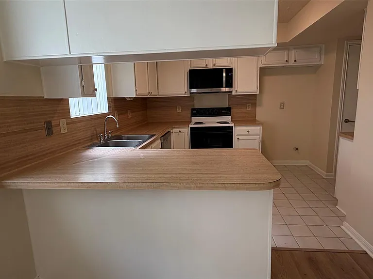11614 Inga Ln — Photo 9
