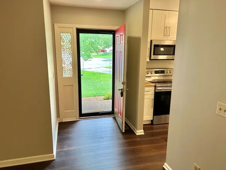 720 Eugenia Ct — Photo 4