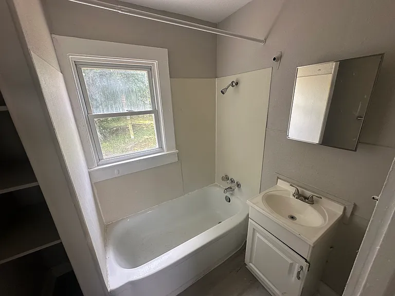 119 Carver Ave — Photo 6