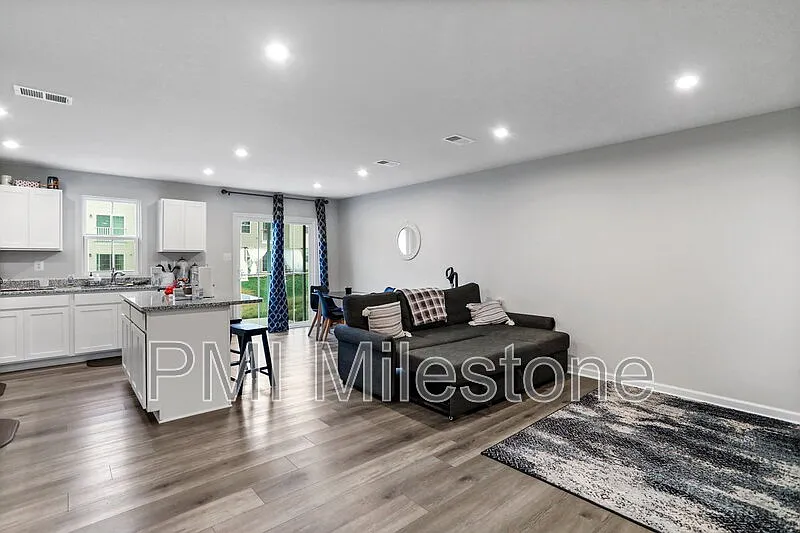 3 bed, 2.5 bath, 1442 sqft, $1,830 — Photo 3