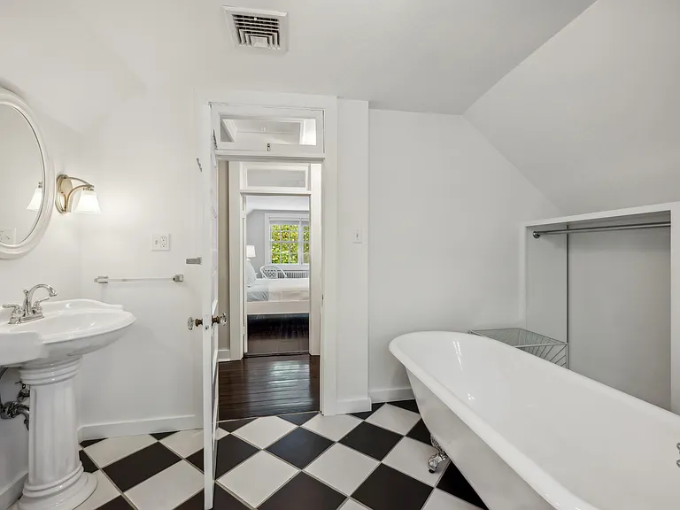 42 Osborne Ln — Photo 8