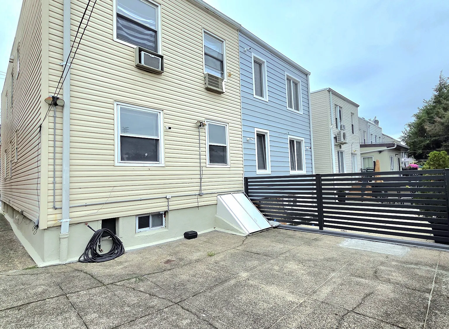 3 bed, 1100 sqft, $3,200 — Photo 2