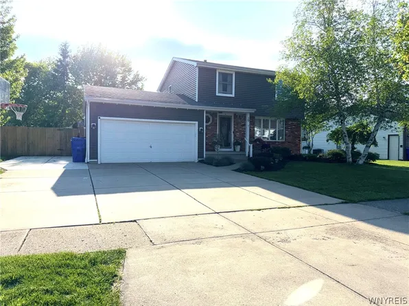 39 Fawn Trl, West Seneca, NY 14224