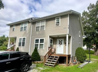 270-272 Mont Phillips Rd, Shady Spring, WV 25918