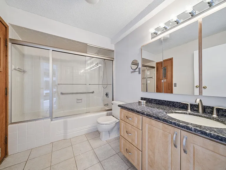 2103 Harmon Cove Tower #2103 — Photo 31