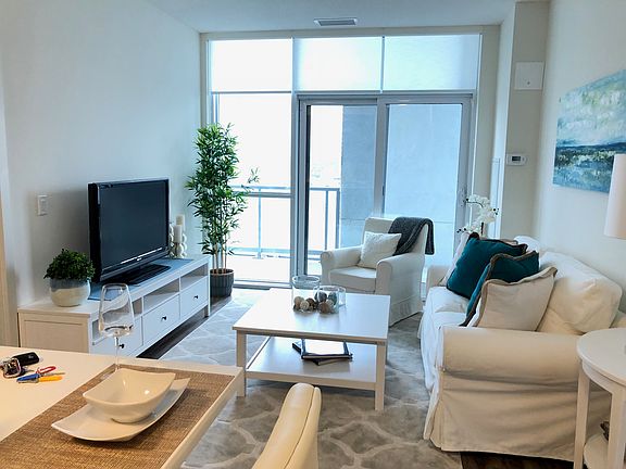 2nd image of 2087 Fairview St #2305