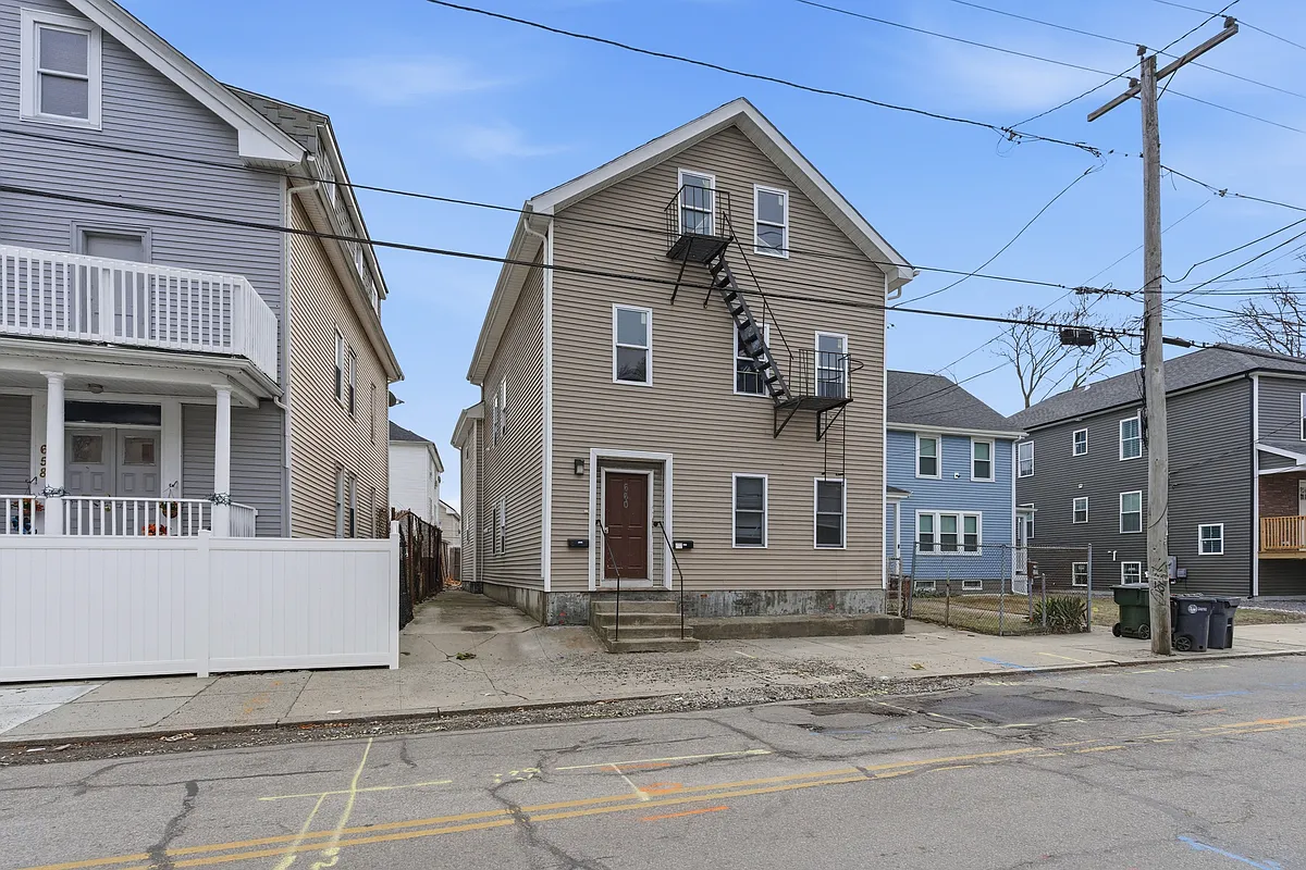 Building Photo - 660 Public St #2