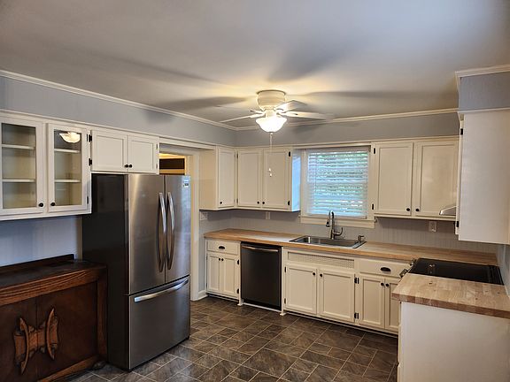 3rd image of 205 Woodland Dr