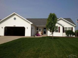 8813 Cottonwood Dr, Freeland, MI