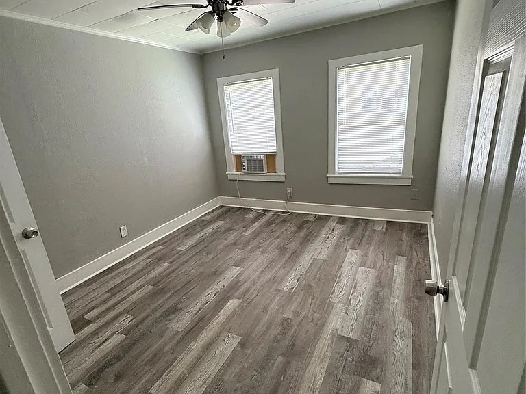 121 S Willow St — Photo 9