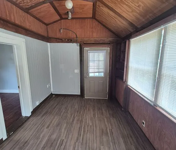 23 Ash St #4 — Photo 2