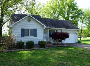 803 W Kerney St, Carmi, IL 62821