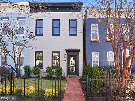 2nd image of 1109 4th St NE