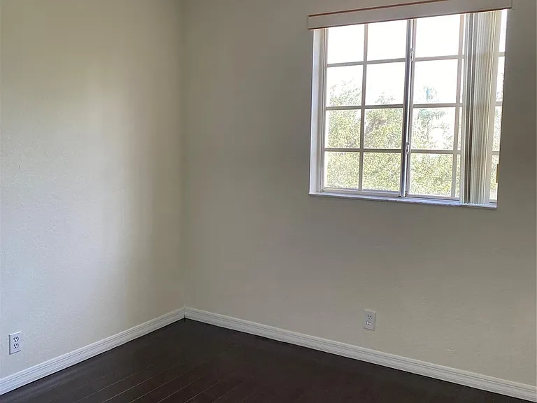 338 Cambridge Dr — Photo 9