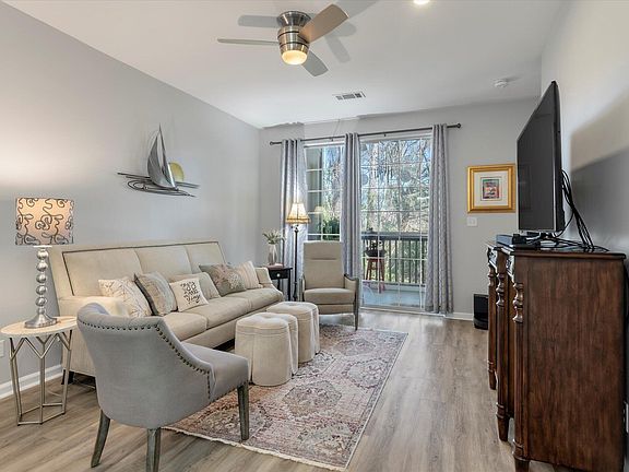 5th image of 1600 Long Grove Dr Unit 816