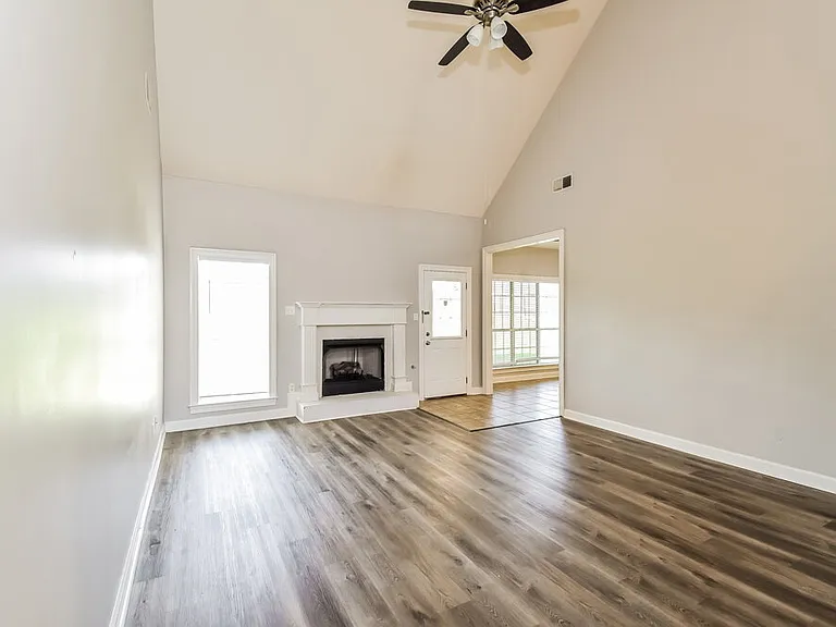 1275 Heritage Lake Dr — Photo 4