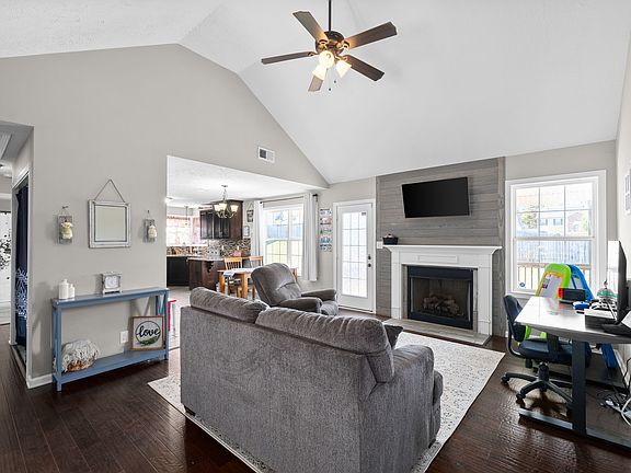 3rd image of 1399 Freedom Dr