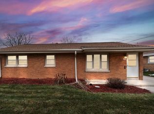 4460 S 66th St, Greenfield, WI 53220