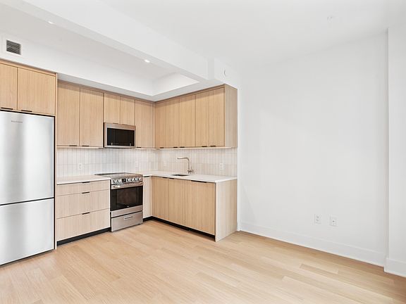 3rd image of 499 President St #313