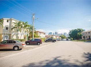 695 SW 11th St APT 304, Miami, FL 33129