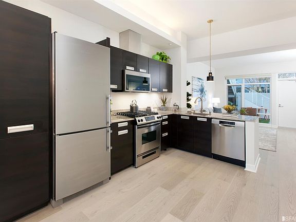 5th image of 300 Berry St Unit 448