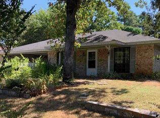 1204 N Rodeo St, Gladewater, TX 75647